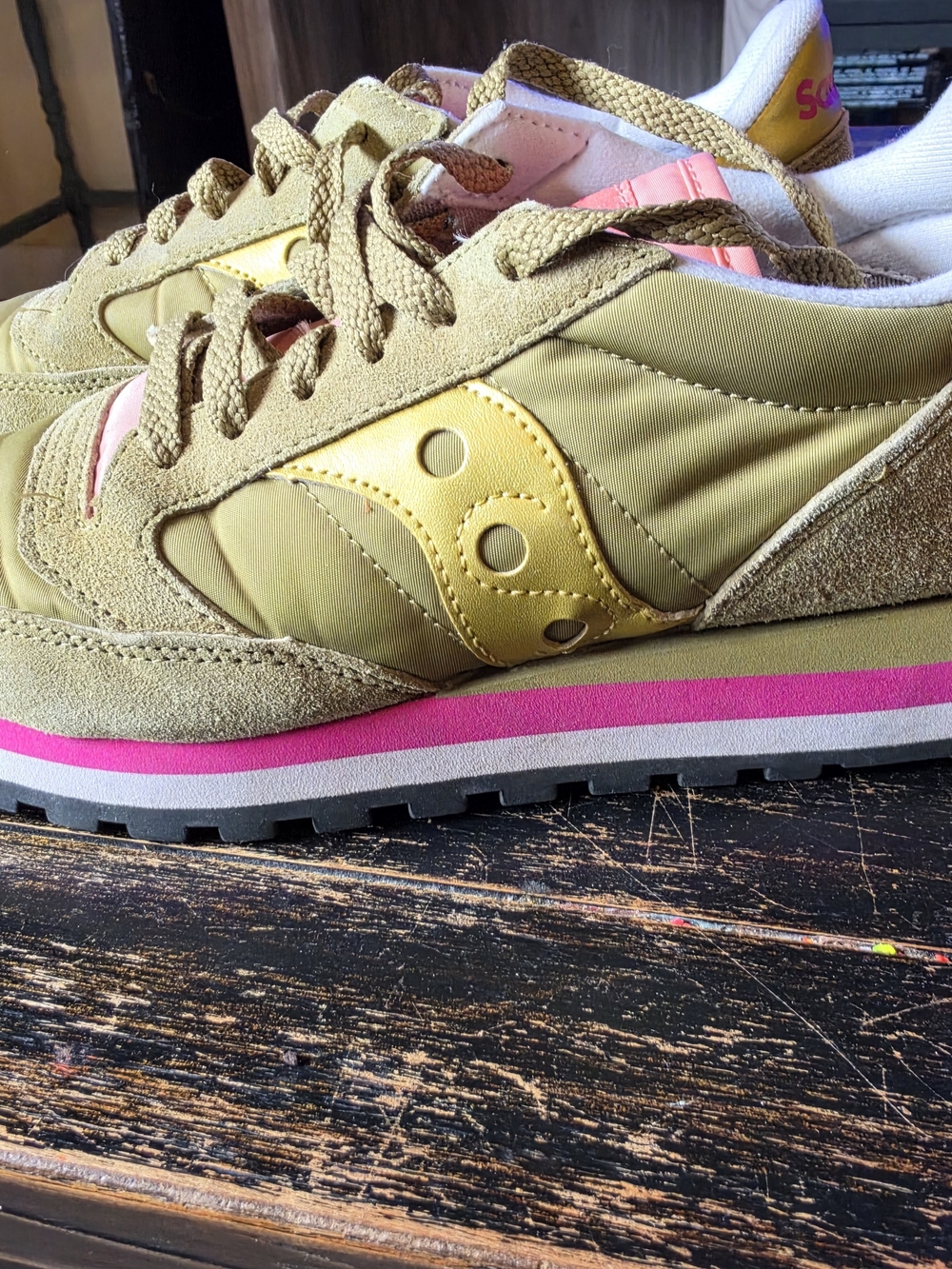 Saucony Women's Olive, Pink Jazz Sneaker - Picture 4 of 6